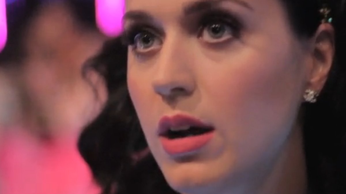 Nyheter24 träffade Katy Perry på gårdagens MTV EMA. 